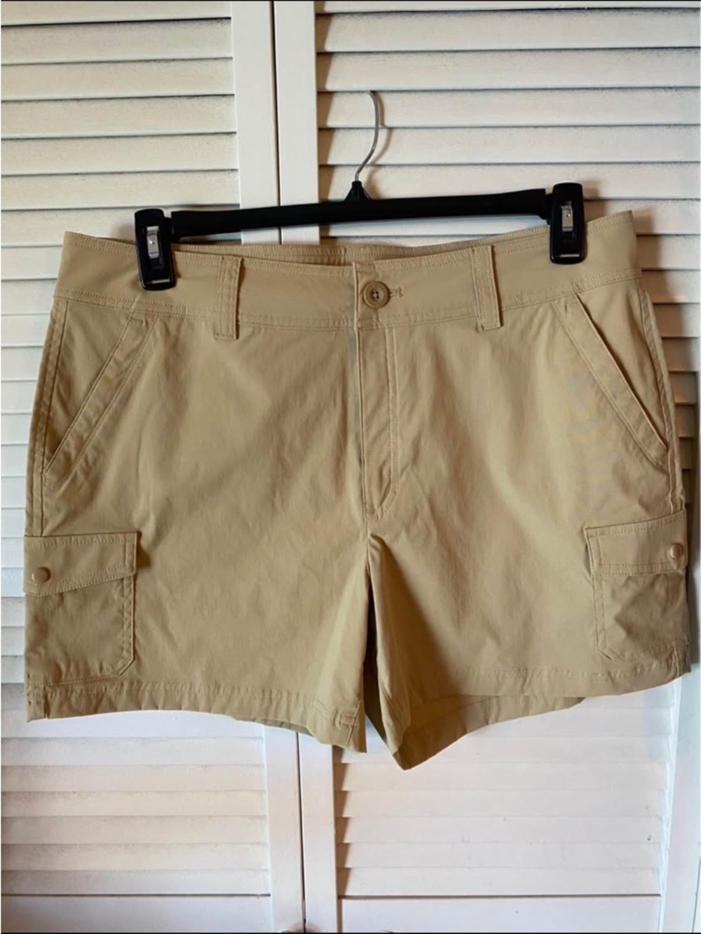 Women's Khaki Eddie Bauer Cargo Shorts - Classic Stretch Waist